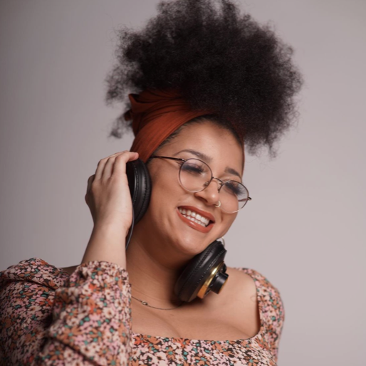 woman in stretchy amber headwrap